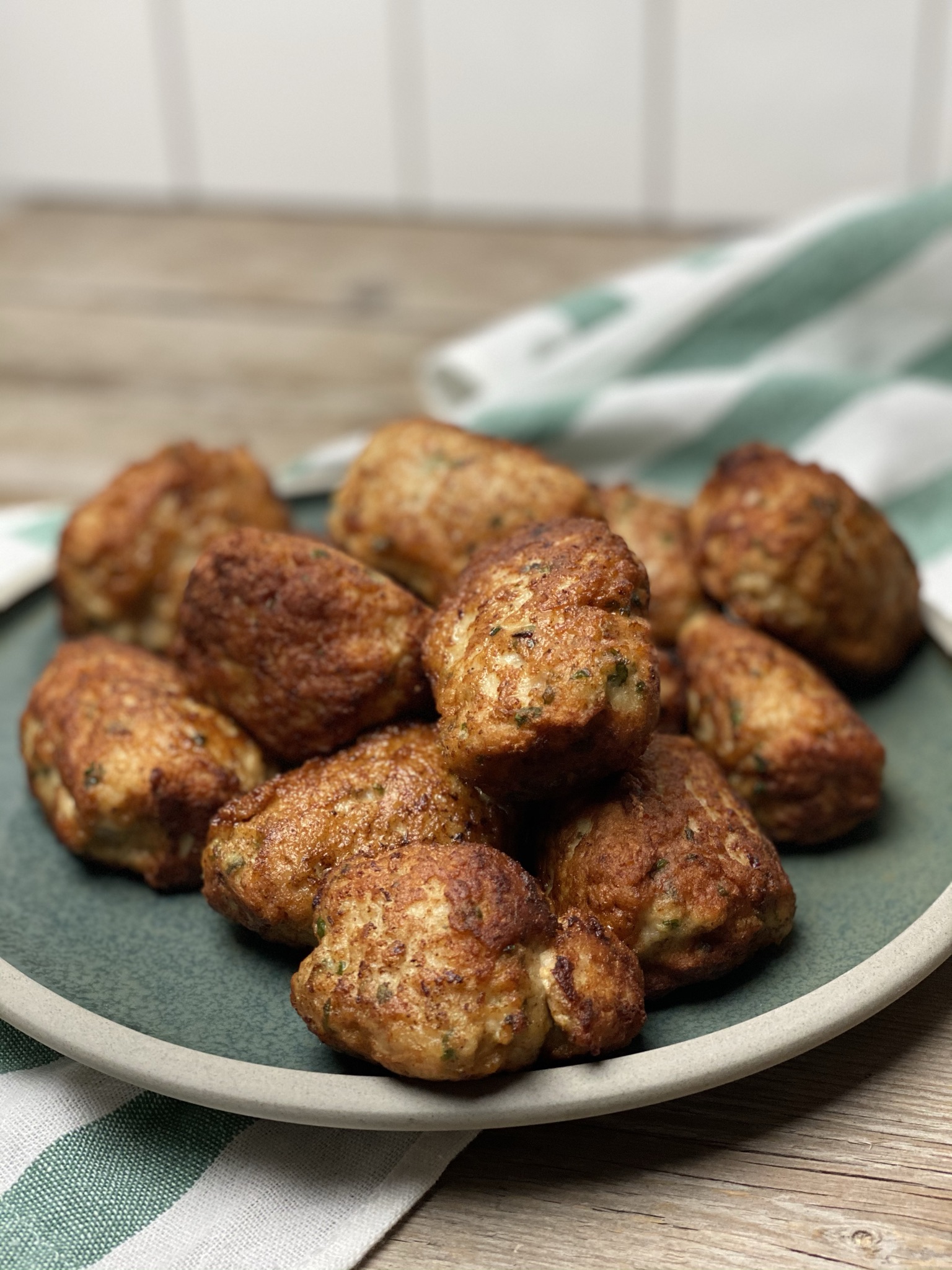 Kyllingefrikadeller opskrift på de lækreste kyllingedeller Mad og