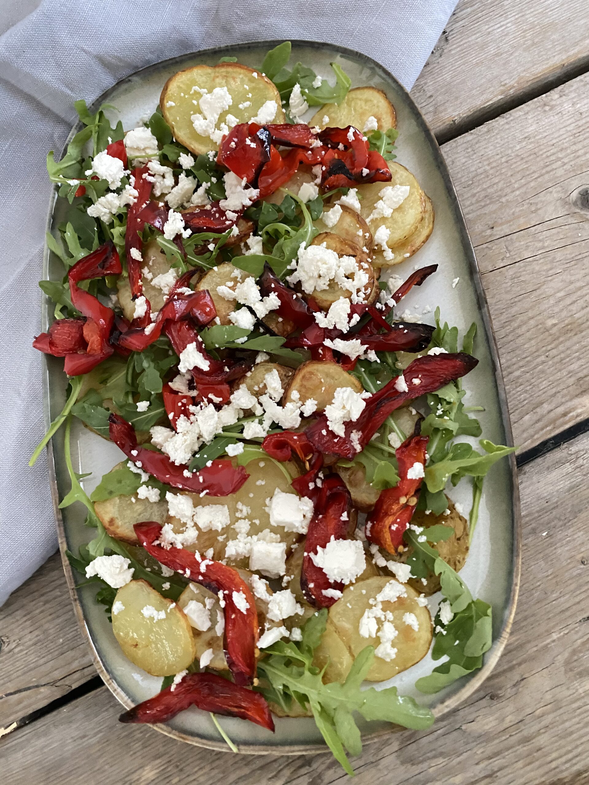 Stegte kartofler med rucola, rød peber og feta