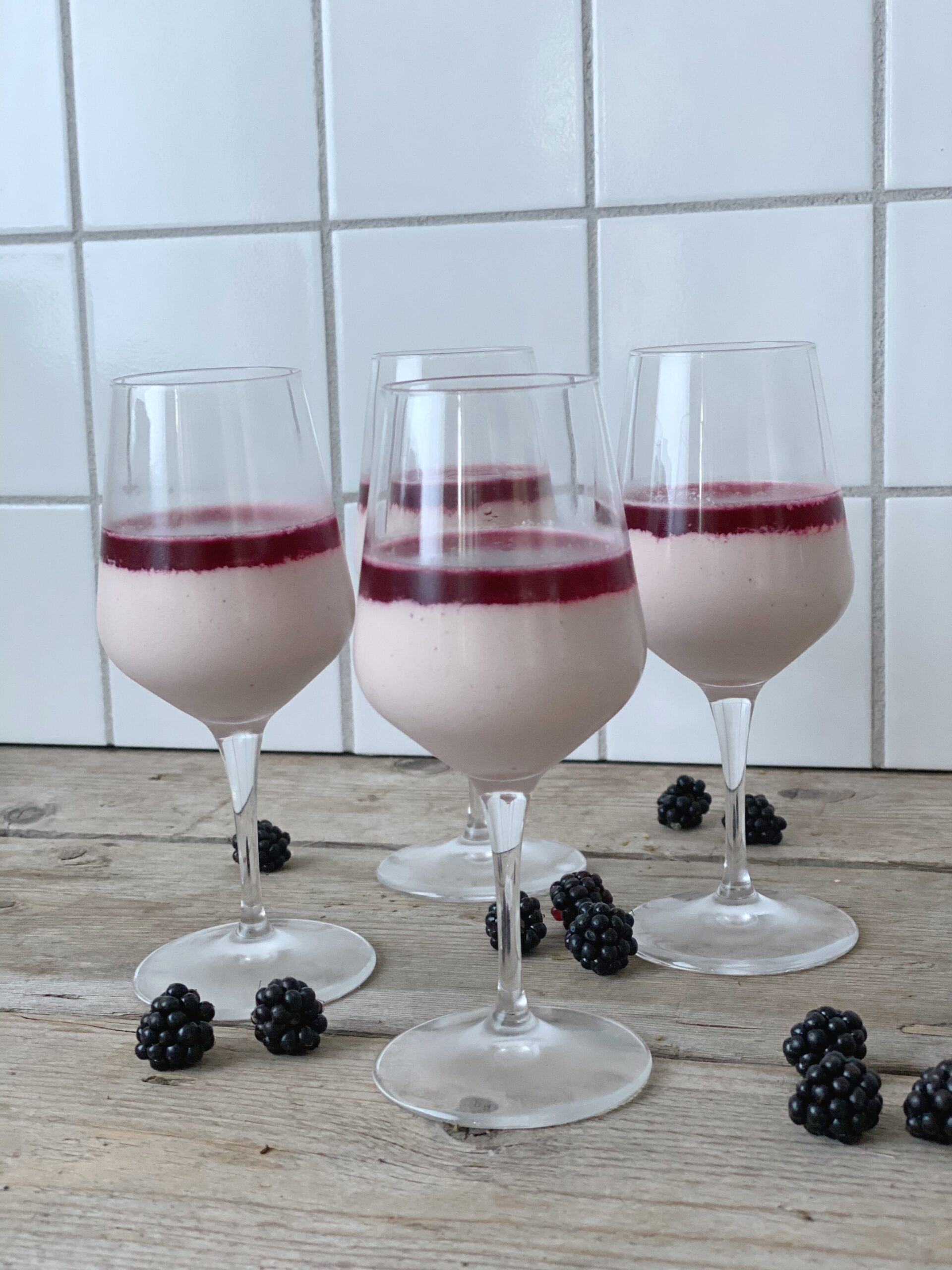 Brombær panna cotta
