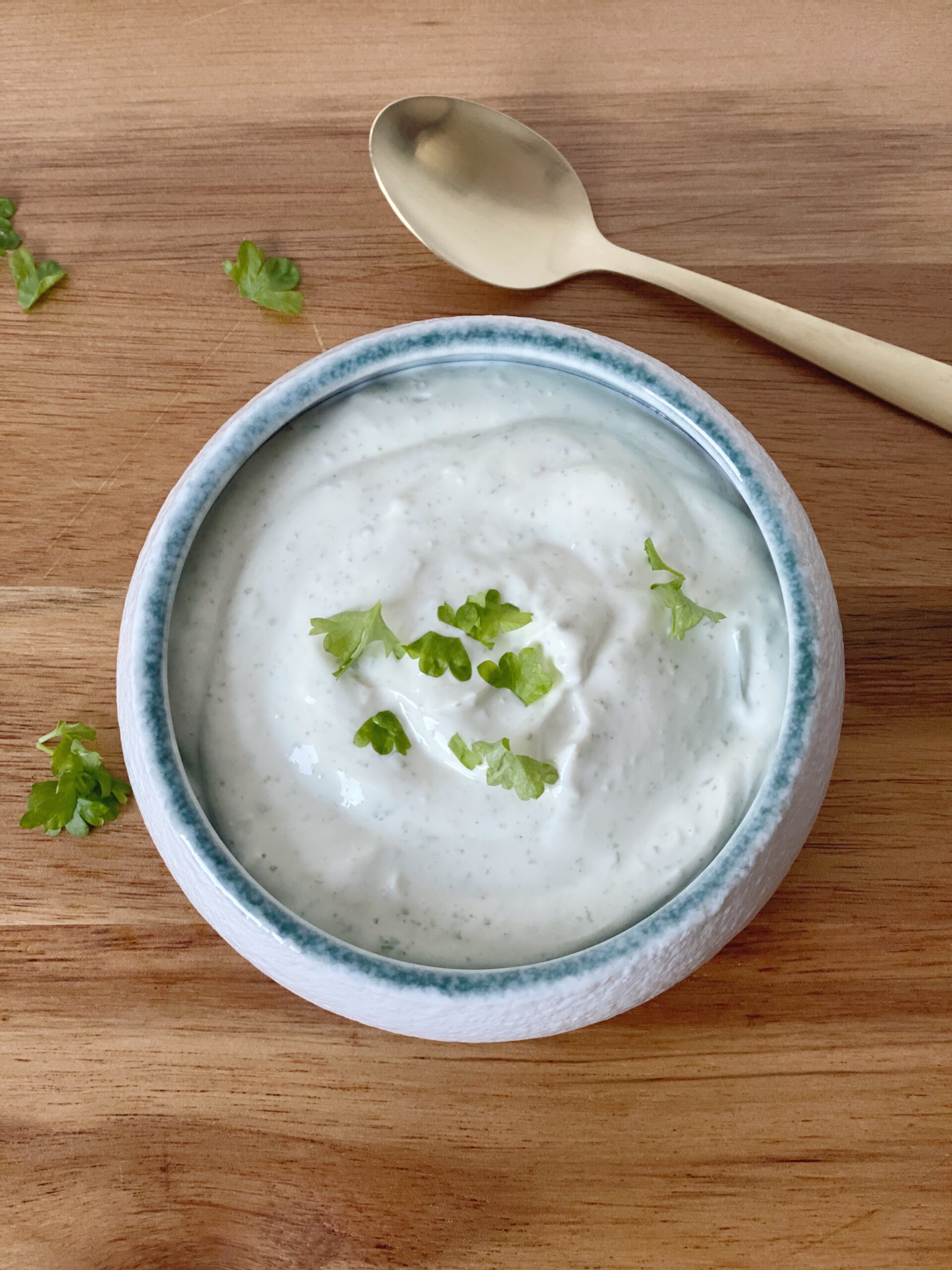yoghurtdressing med persille og hvidløg