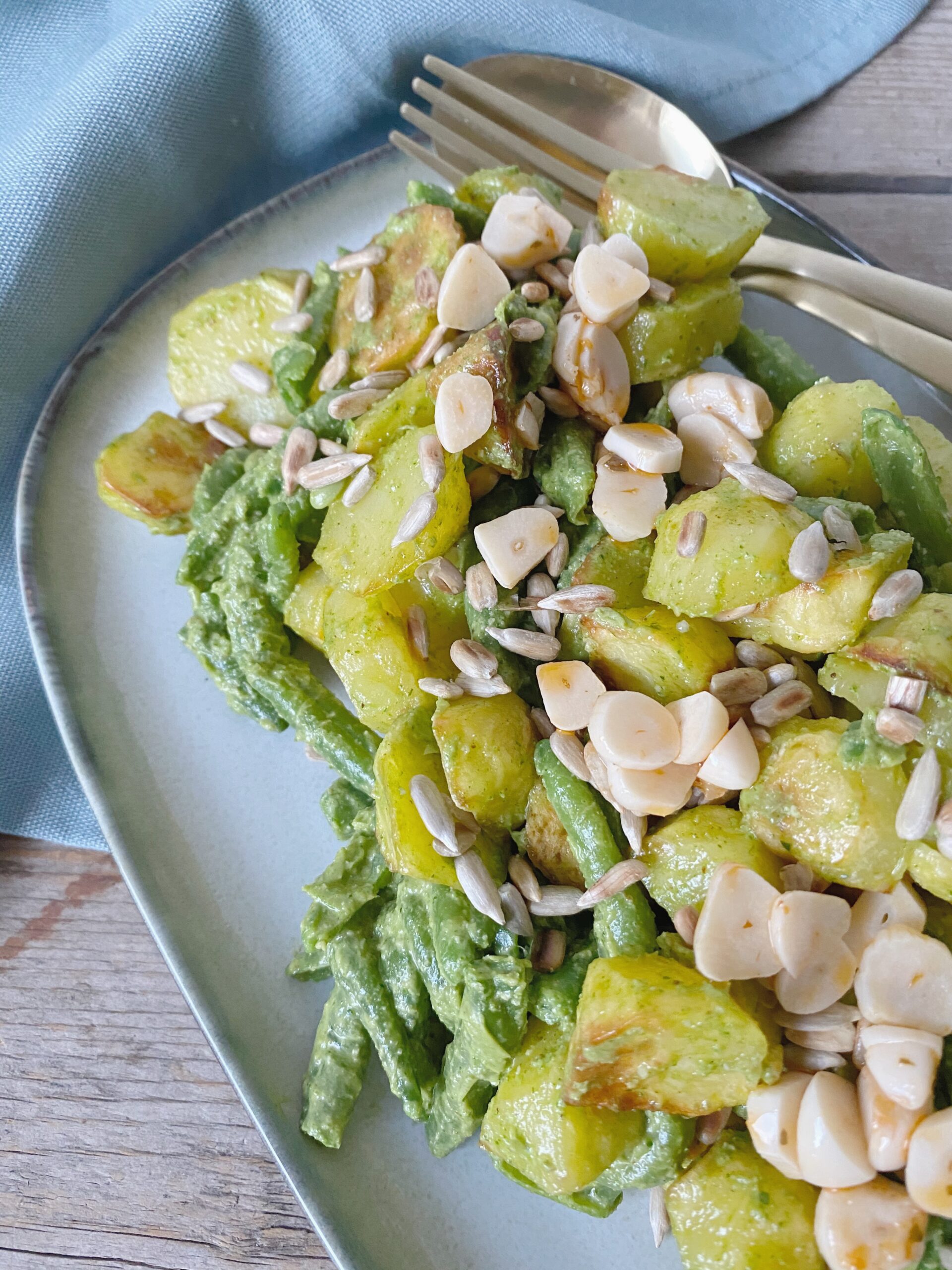 Kartoffelsalat med bønner og pesto