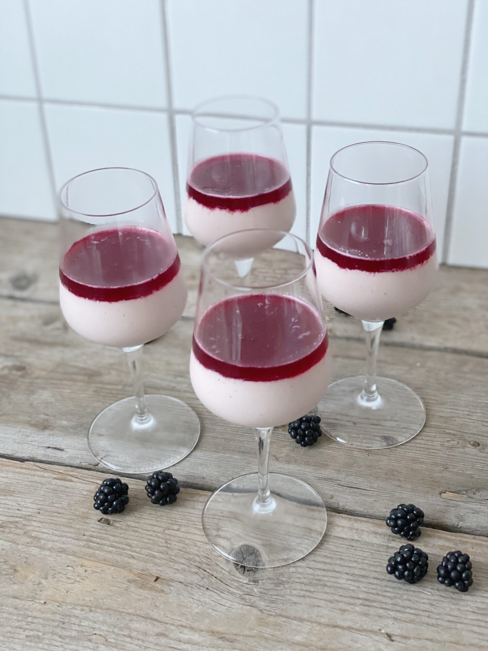 Brombær panna cotta