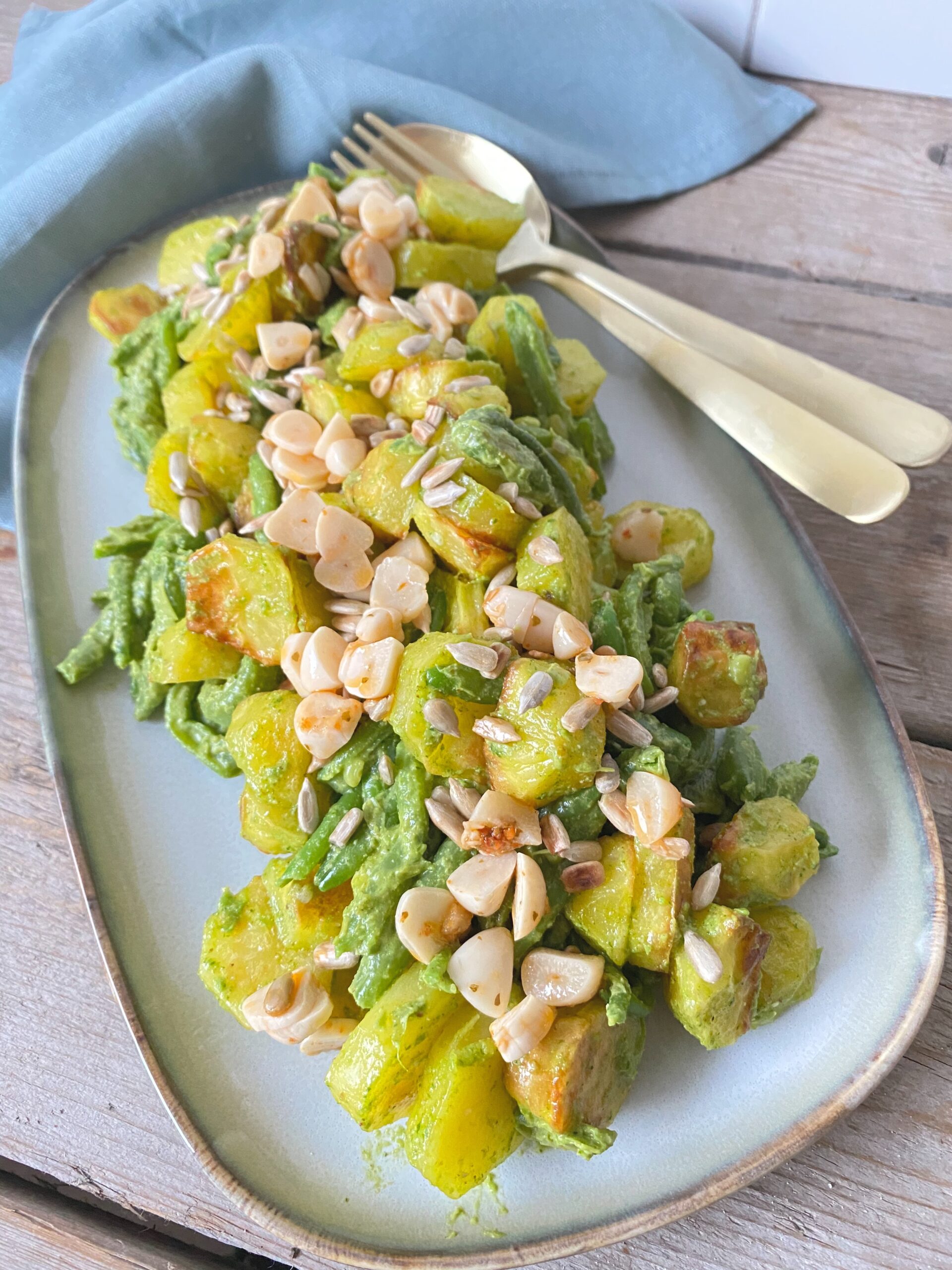 Kartoffelsalat med bønner og pesto