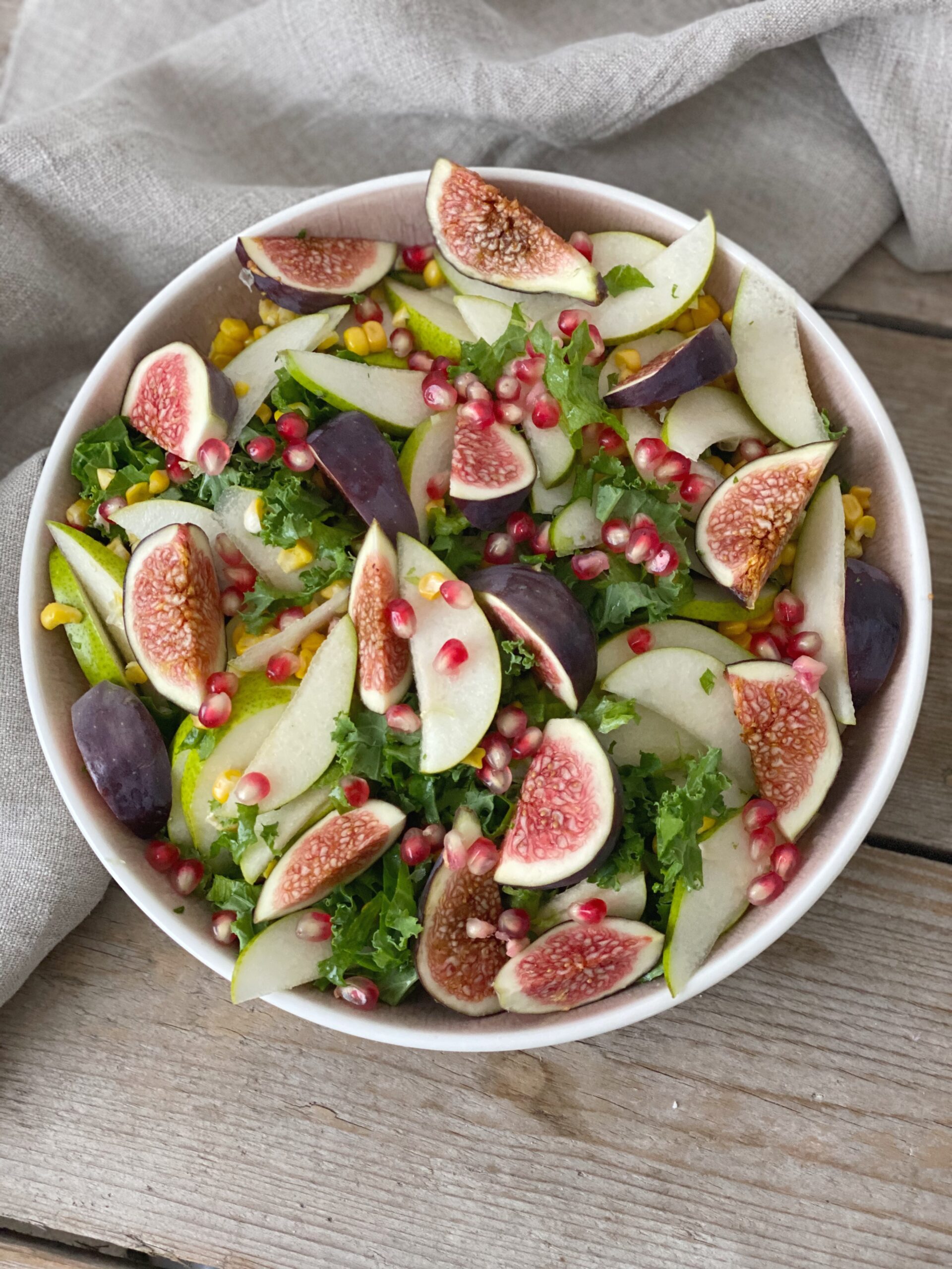 Crispy salat med pære og figner