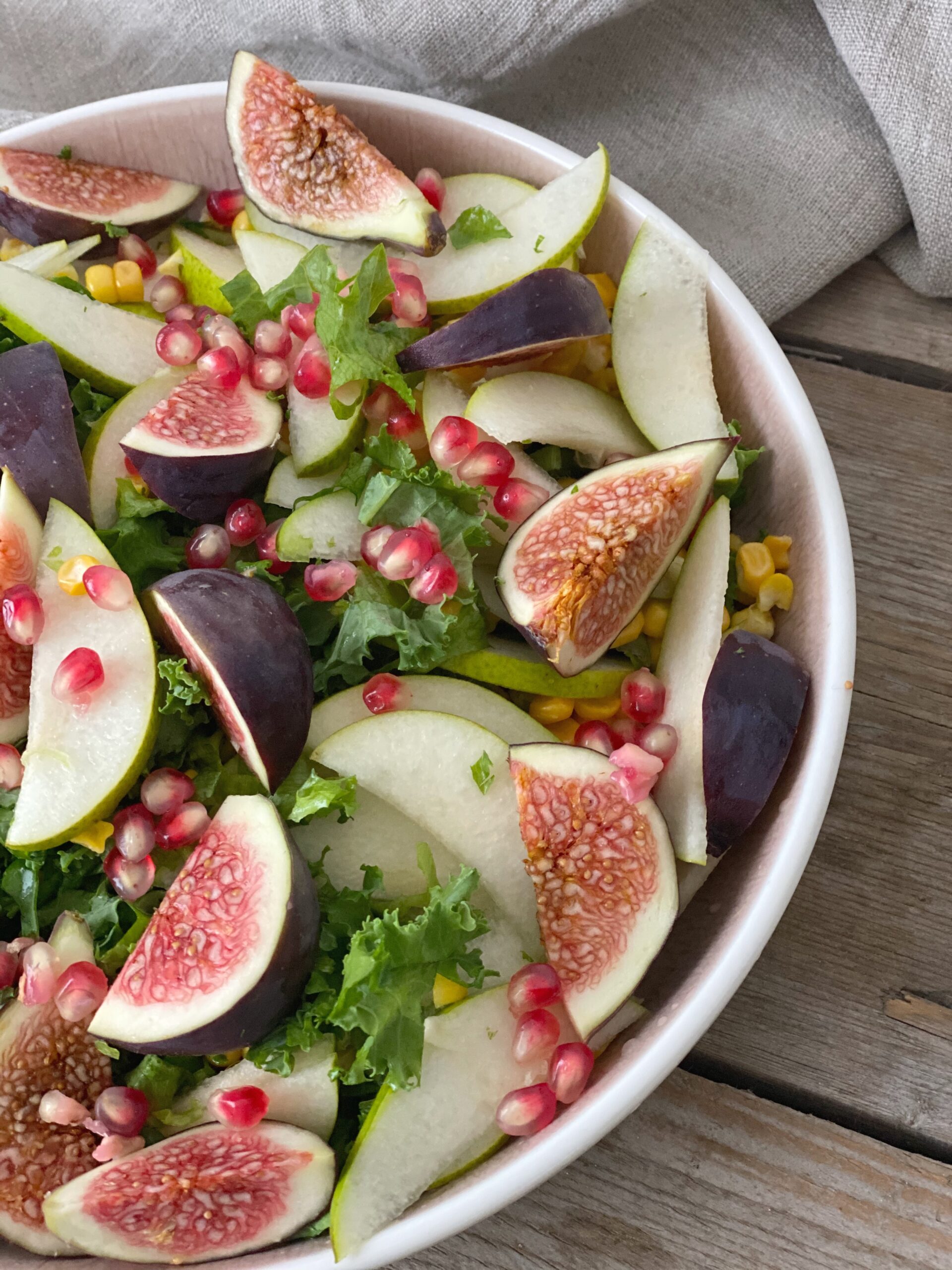 Crispy salat med pære og figner