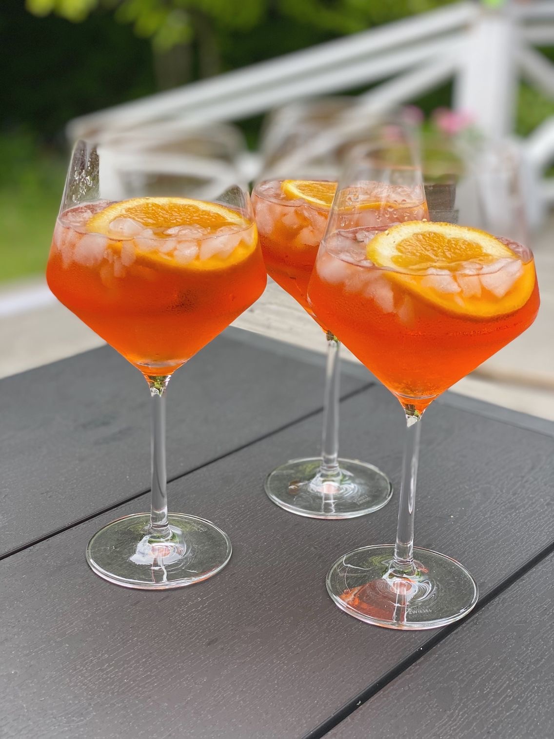 Tre glas med drinken Apreol Spritz