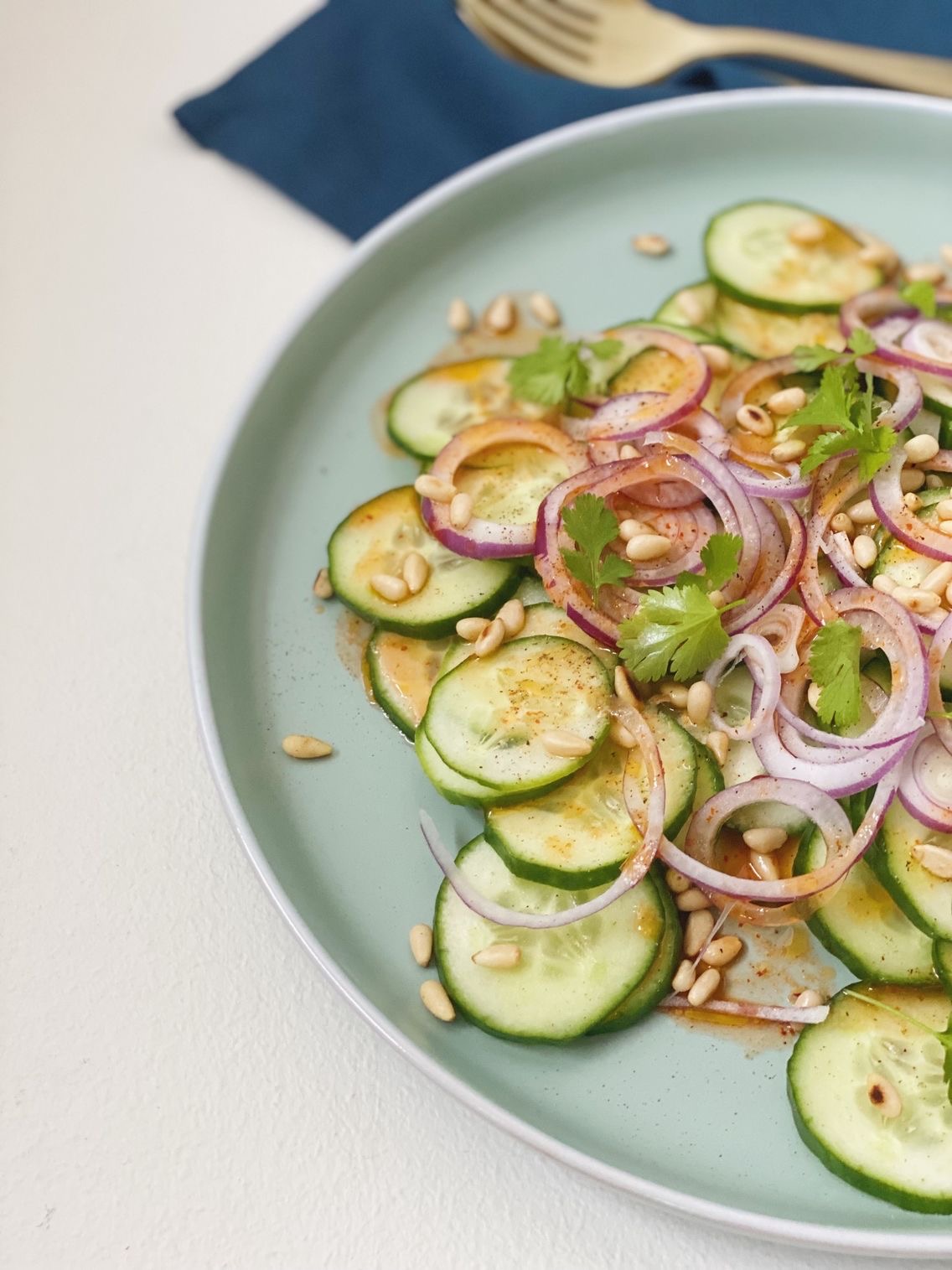Spicy agurkesalat set tæt på