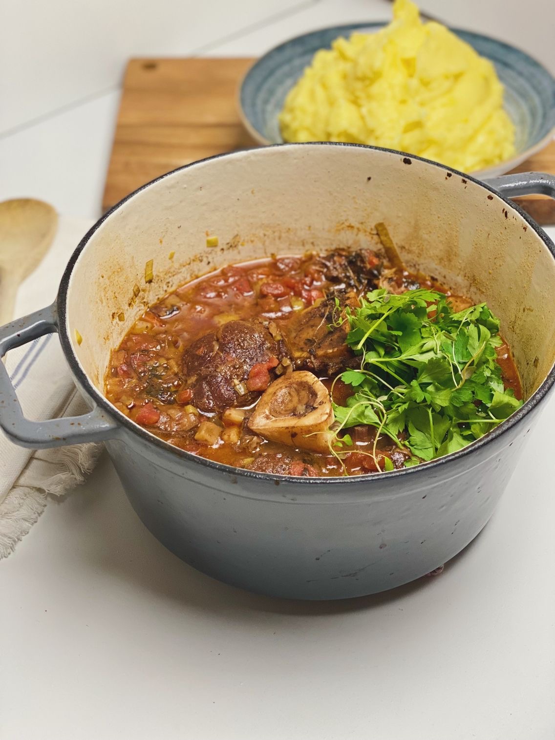 Osso buco retten set mere skrå ind så man ser den tættere på ellers som billede nummer 1
