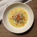 Karrusuppe med glasnudler og sprødt grønt
